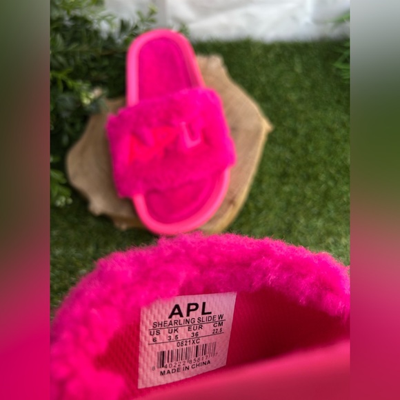 APL ATHLETIC
PROPULSION LABS
Athletic Propulsion Labs
Shearling Slide In Pink - Picture 14 of 16